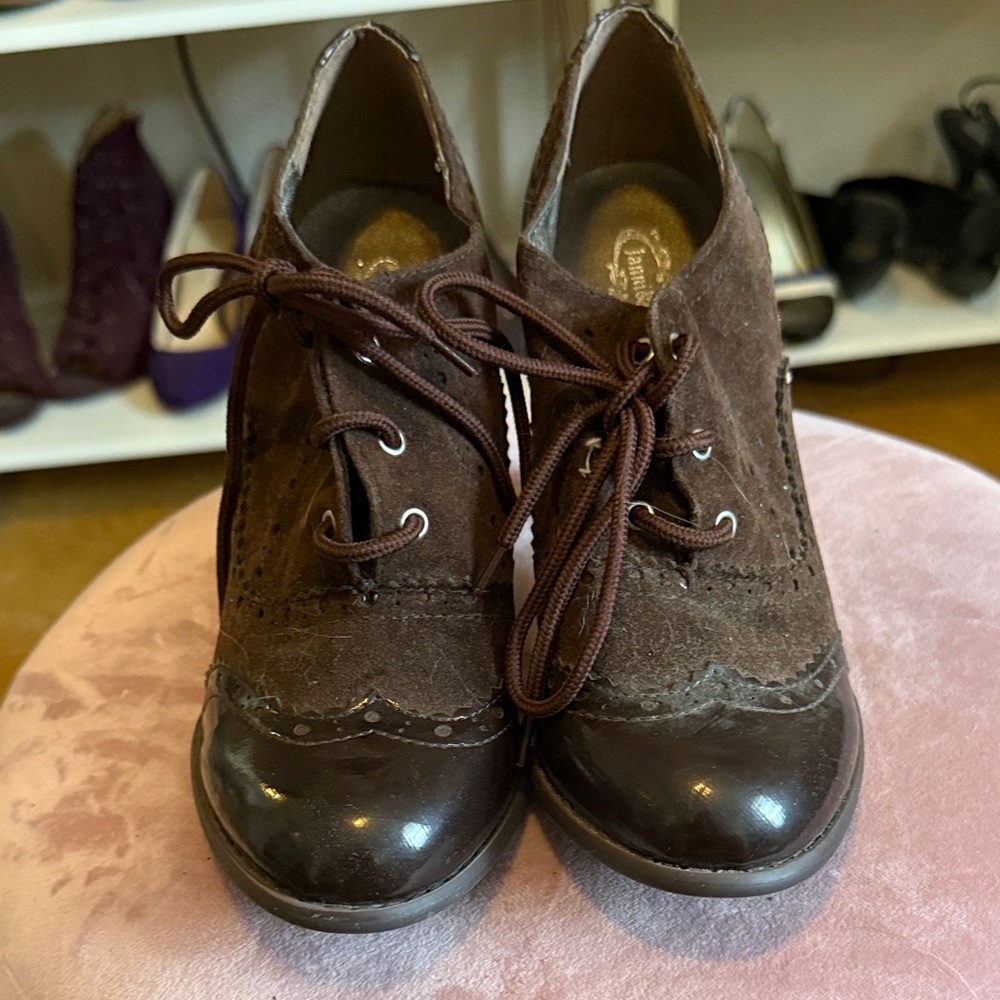 Brown Women's Lace-Up Shoes